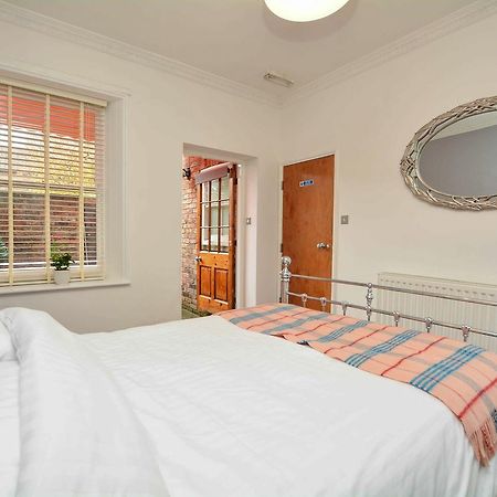 The Location- 1 Free Private Parking Space - 60 Second Walk 2 Minster! York Exterior photo